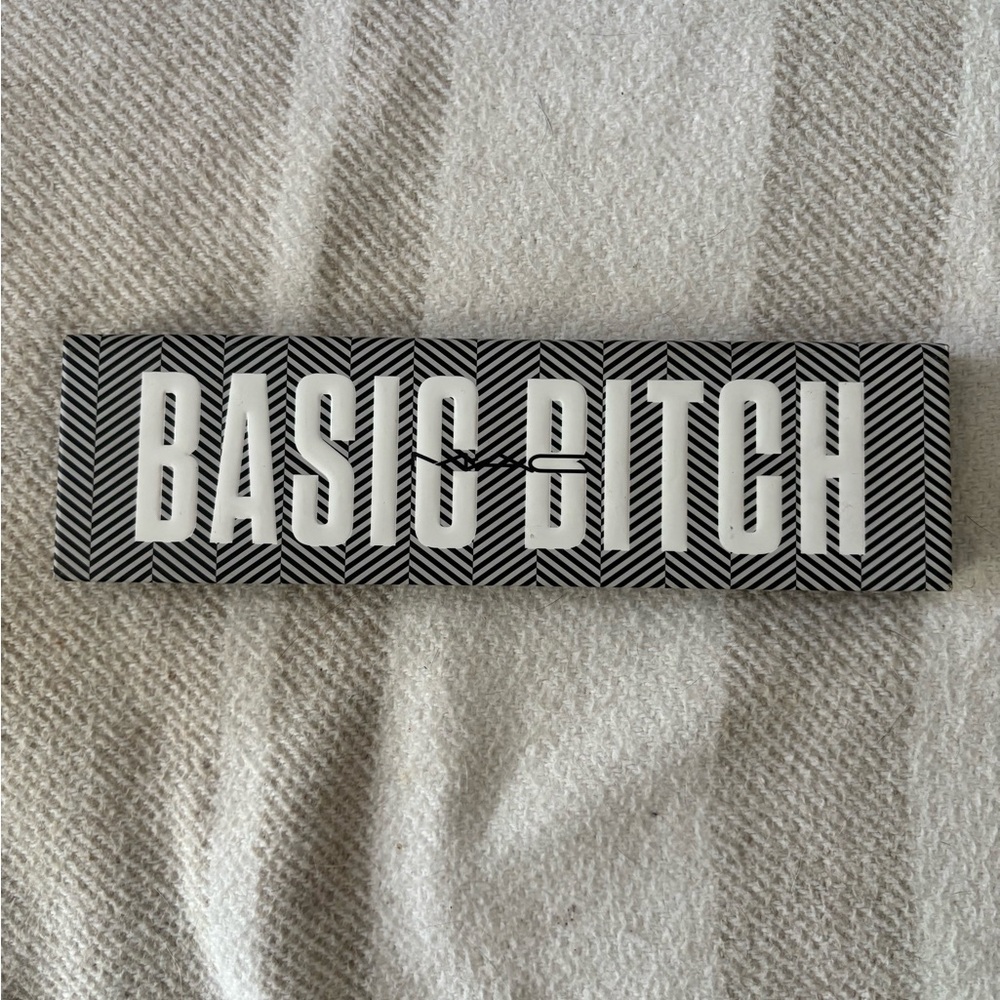 MAC Basic B Eyeshadow Palette